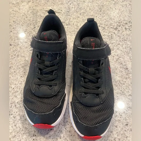 Boys Nike Shoes Size 3 - Picture 2 of 7